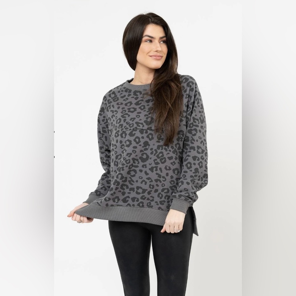 OVERSIZED NURSING SWEATSHIRT WITH SIDE SLITS- GRAY LEOPARD - M